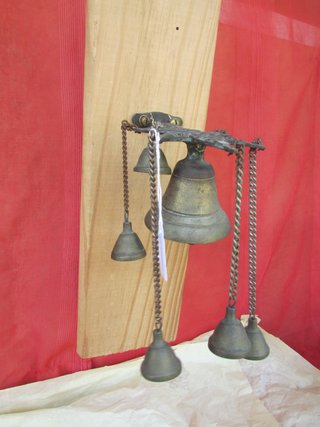 Set di campanelle in bronzo antiche per porta