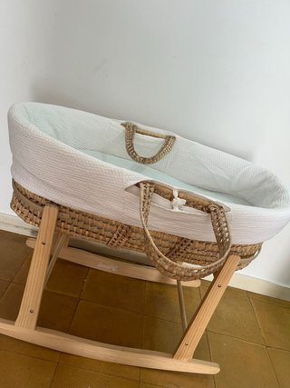 Moisés Cuna Mimbre y Madera