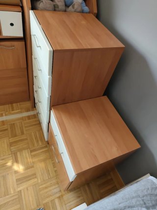 Cómoda alta y mesilla ruedas