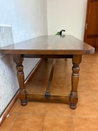 Mesa de comedor de madera maciza