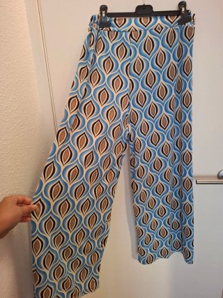 Conjunto blusa y pantalón estampado