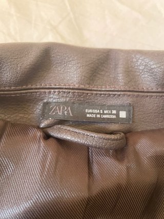 Chaqueta efecto piel sintética marrón