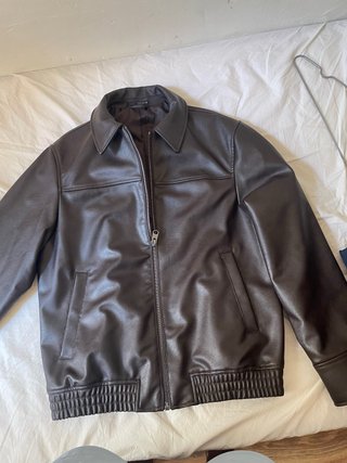 Chaqueta efecto piel sintética marrón