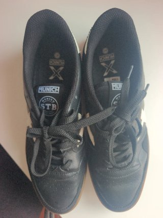 Zapatillas Munich Talla 43 Negras y Blancas