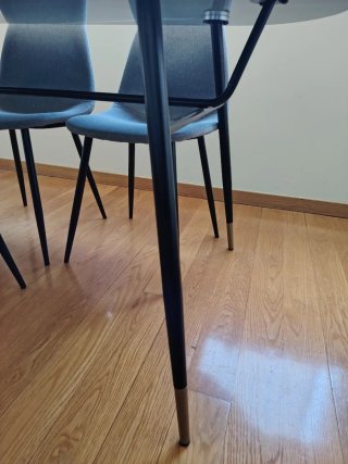 Mesa de sala com 4 cadeiras