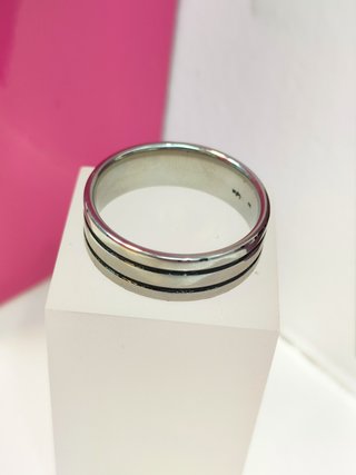 Anillo acero plateado con dos lineas negras T27