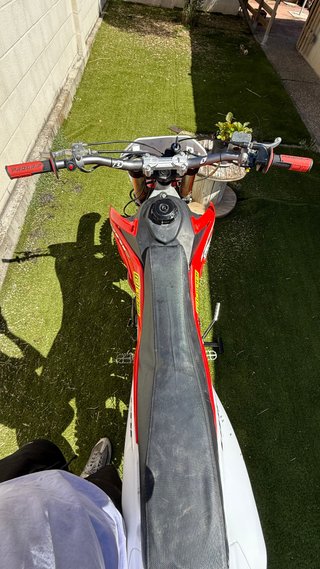 Moto Enduro 250cc - 4T Refrigeración por agua