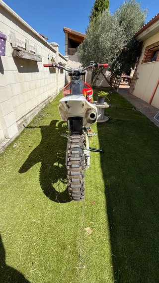 Moto Enduro 250cc - 4T Refrigeración por agua