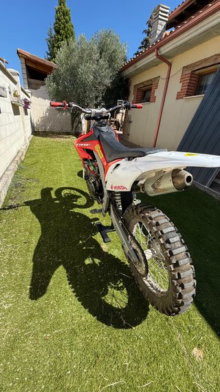 Moto Enduro 250cc - 4T Refrigeración por agua