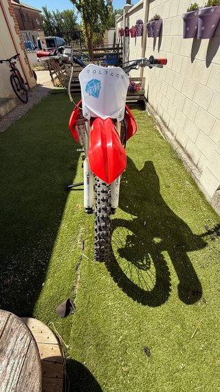 Moto Enduro 250cc - 4T Refrigeración por agua