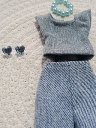 Conjunto ropa y accesorios muñeca