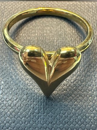 Anillo acero corazon dorado T21
