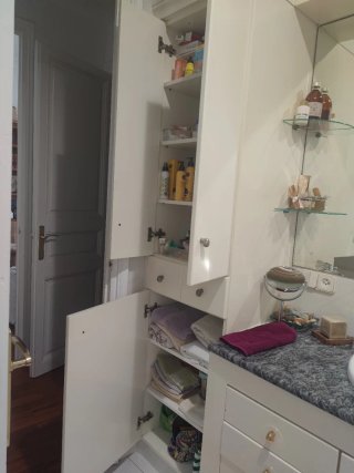 Mueble de baño beige