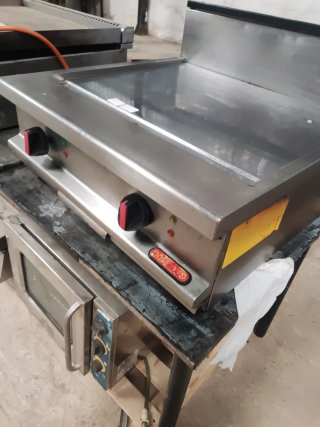 PLANCHA ELÉCTRICA CROMO PROFESIONAL MIRA MI PERFIL