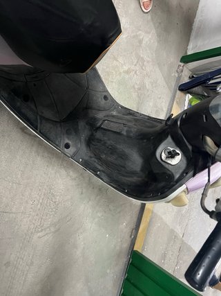 Moto Scooter SYM Mio Morado y Blanco