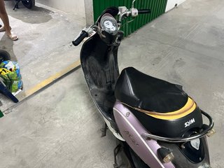 Moto Scooter SYM Mio Morado y Blanco