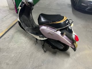Moto Scooter SYM Mio Morado y Blanco