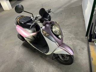 Moto Scooter SYM Mio Morado y Blanco