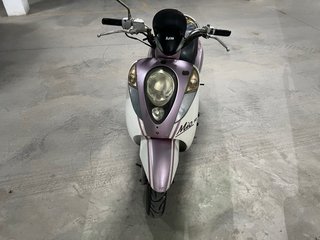 Moto Scooter SYM Mio Morado y Blanco