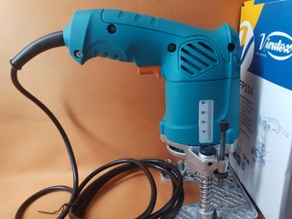 Fresadora y base para madera