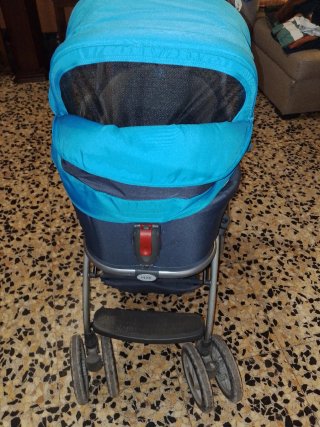 Carro de bebé azul