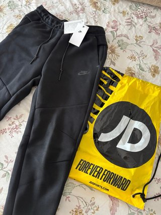 Pantalón Nike Tech Negro