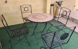 Mesa y 4 sillas jardín forja y piedra