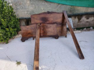 Cama antigua de madera
