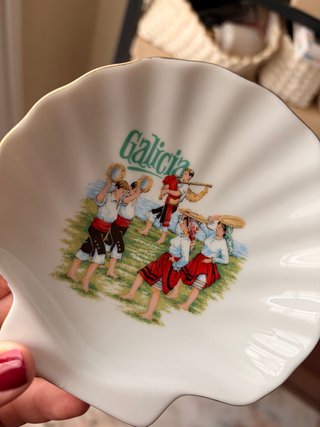 Concha recuerdo Galicia bailando