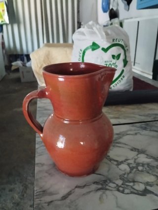 Jarra de barro artesanal