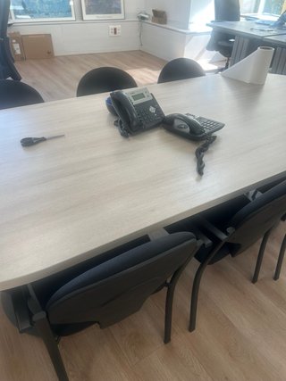 Mesa de oficina y 10 sillas