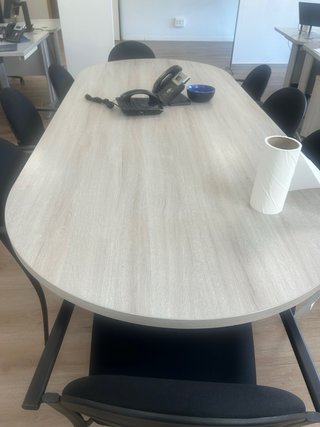 Mesa de oficina y 10 sillas