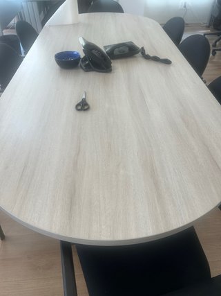 Mesa de oficina y 10 sillas