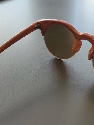 Occhiali da sole rotondi effetto legno
