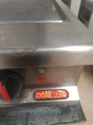 PLANCHA CROMO ELÉCTRICA MIRA MI PERFIL
