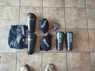 Protecciones hockey Reno y Genial