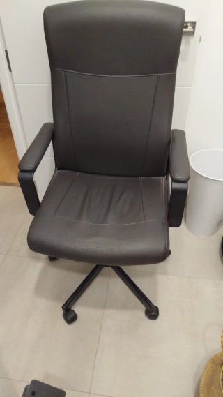 Silla de oficina negra
