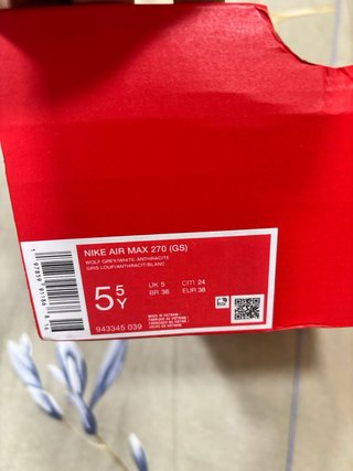 Nike Air Max 270 Gris y Rojo