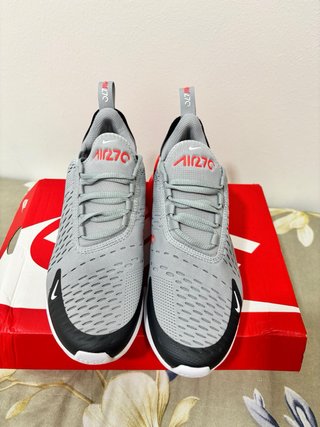 Nike Air Max 270 Gris y Rojo