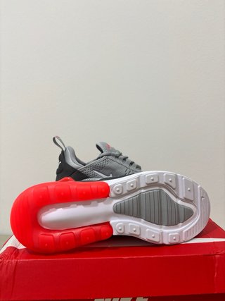 Nike Air Max 270 Gris y Rojo