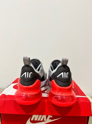 Nike Air Max 270 Gris y Rojo