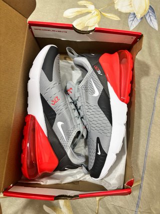Nike Air Max 270 Gris y Rojo