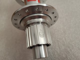 Buje trasero DT Swiss 240 DEG 32h 6T Boost MS