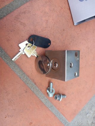 Cerrojo seguridad persiana exterior