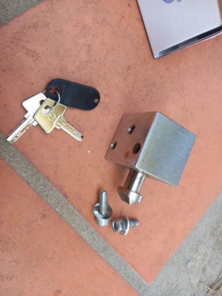 Cerrojo seguridad persiana exterior