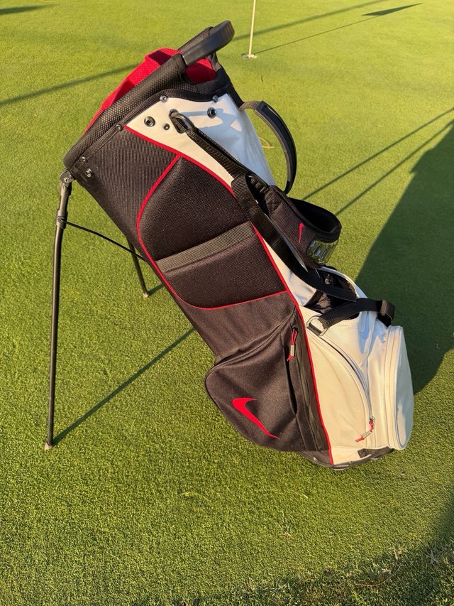 Bolsa de golf Nike con trípode