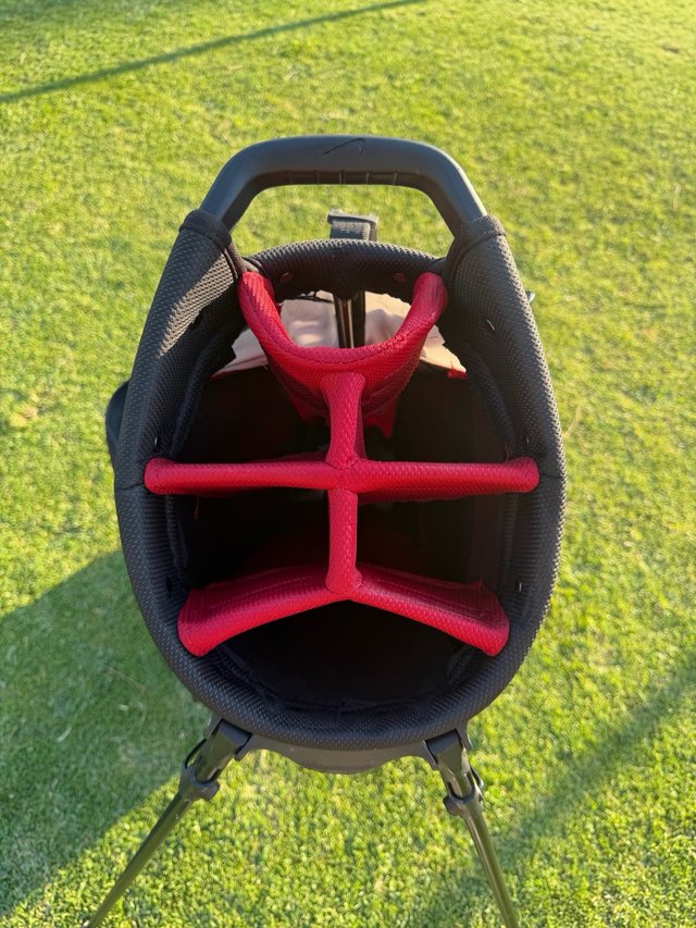 Bolsa de golf Nike con trípode