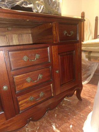 Mueble aparador de madera de Caoba