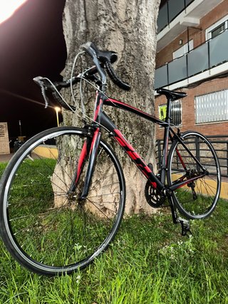 Bicicleta Carretera BH Sphene Negra/Roja