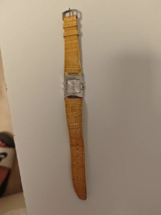 Reloj Mujer Correa Amarilla y Plata